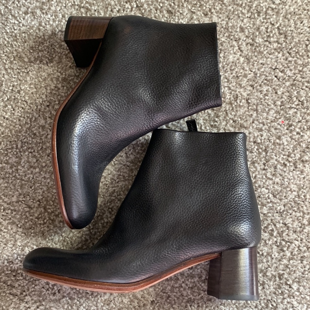 M. Gemi Size 9 Corsa Ladies Black Ankle Heeled Boots